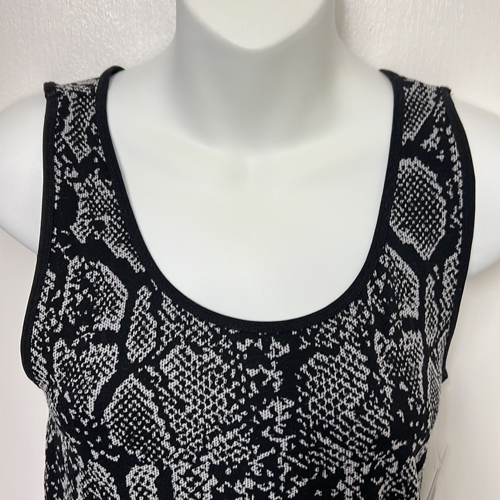 117. INC Form Fitting, seamless Tank Top. Deep Black design size S-M